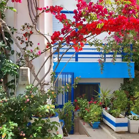 Blue Sky Apartment *